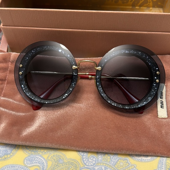 Miu Miu sunglasses - Picture 2 of 5